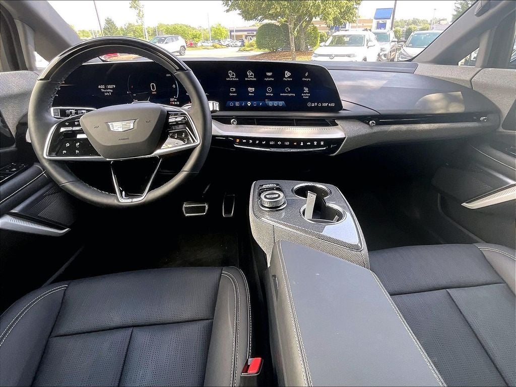 2025 Cadillac OPTIQ Luxury 2