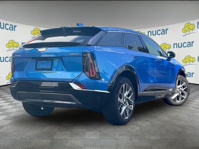 2025 Cadillac OPTIQ Luxury 2