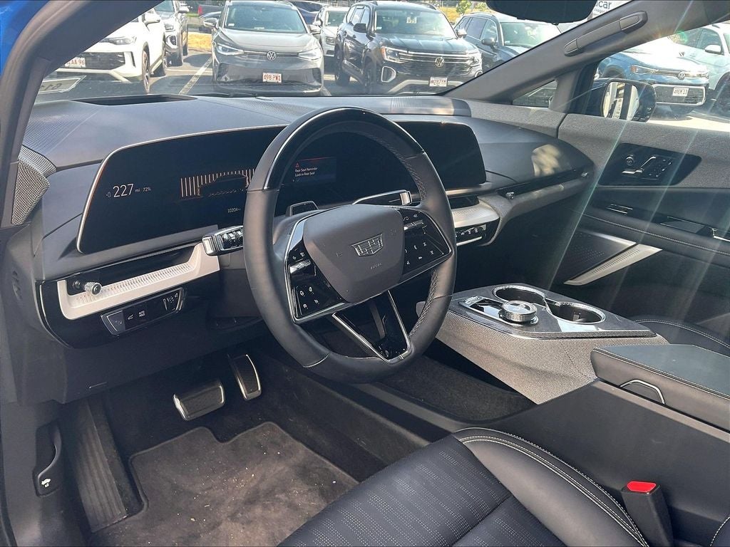 2025 Cadillac OPTIQ Luxury 2