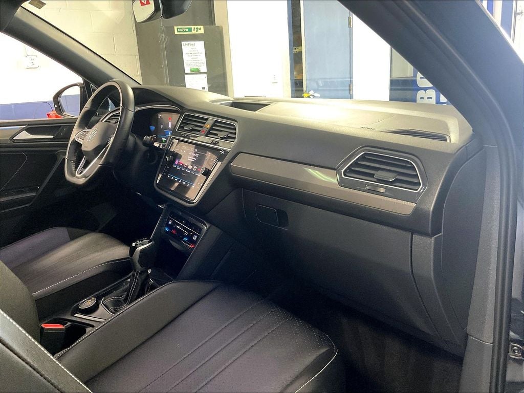 2023 Volkswagen Tiguan 2.0T SE R-Line Black
