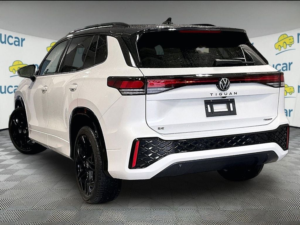 2025 Volkswagen Tiguan 2.0T SE R-Line Black
