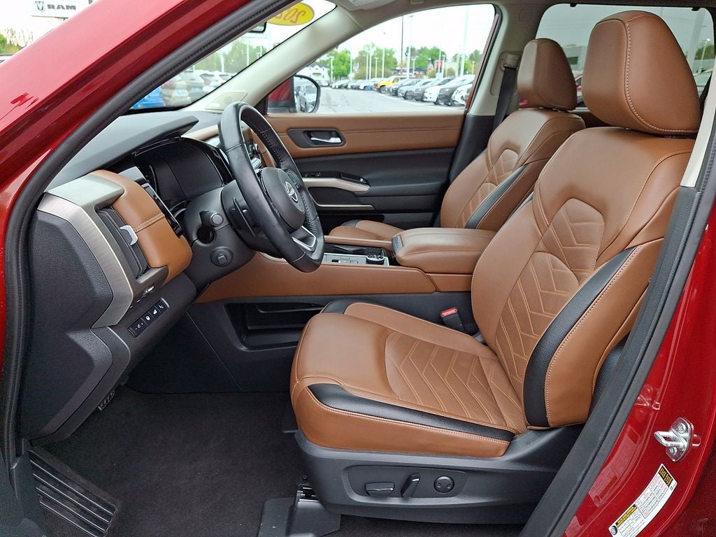 2024 Nissan Pathfinder Platinum
