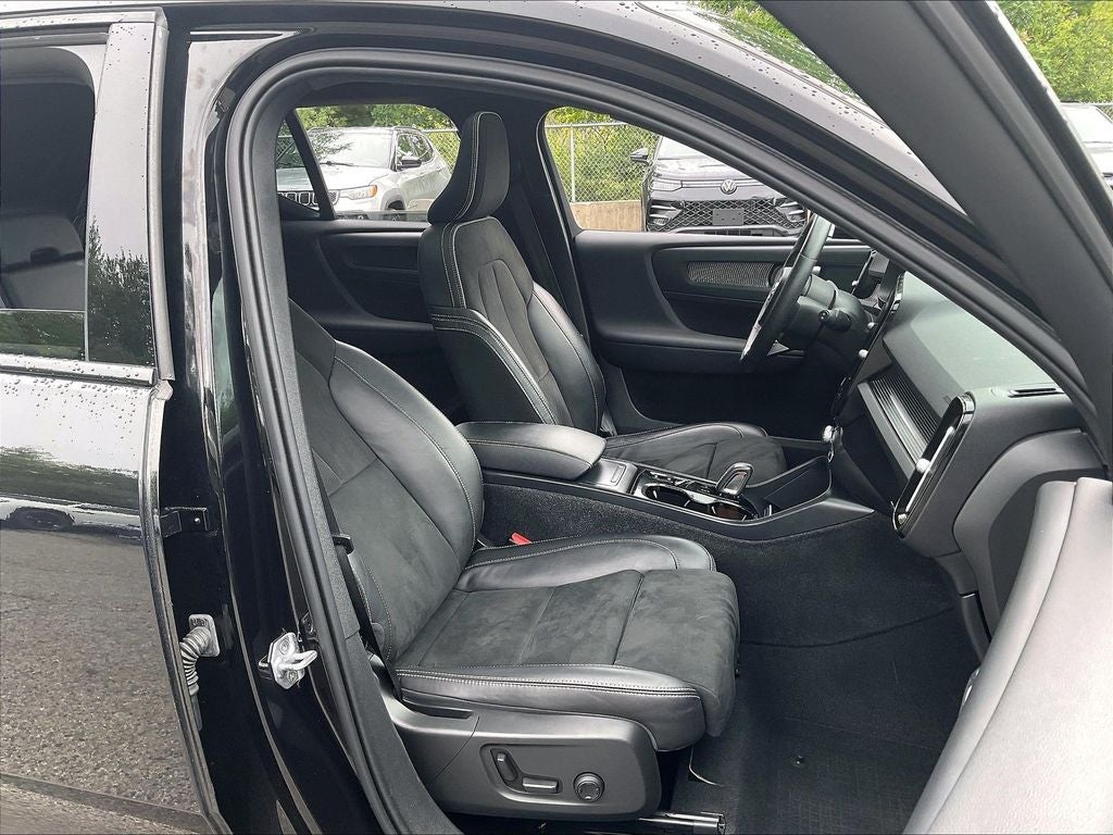 2021 Volvo XC40 R-Design