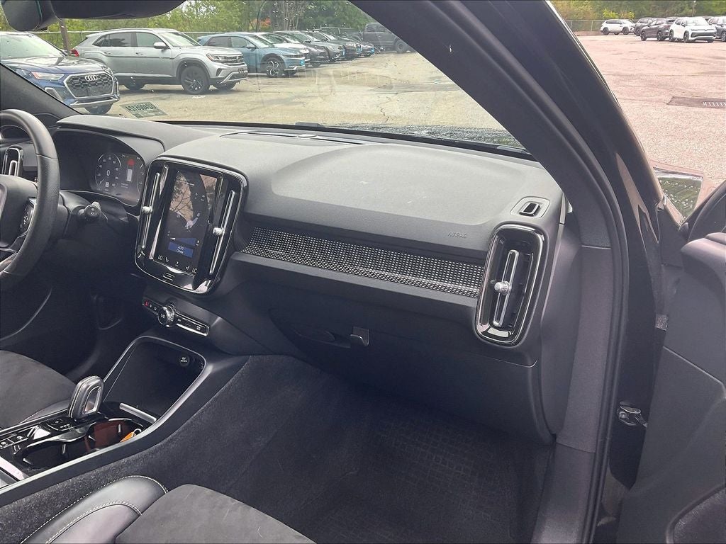 2021 Volvo XC40 R-Design