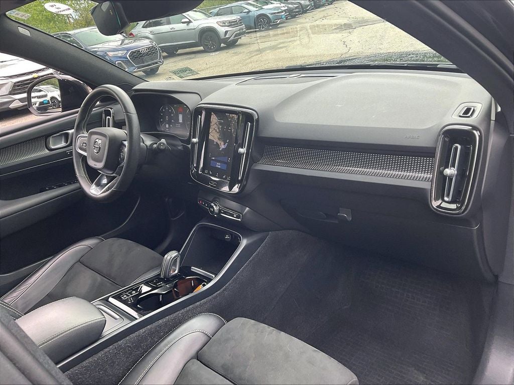 2021 Volvo XC40 R-Design