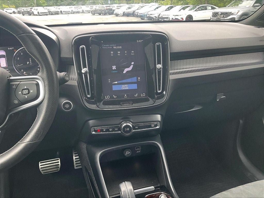 2021 Volvo XC40 R-Design