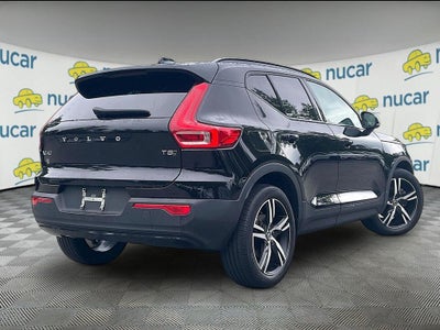 2021 Volvo XC40 R-Design