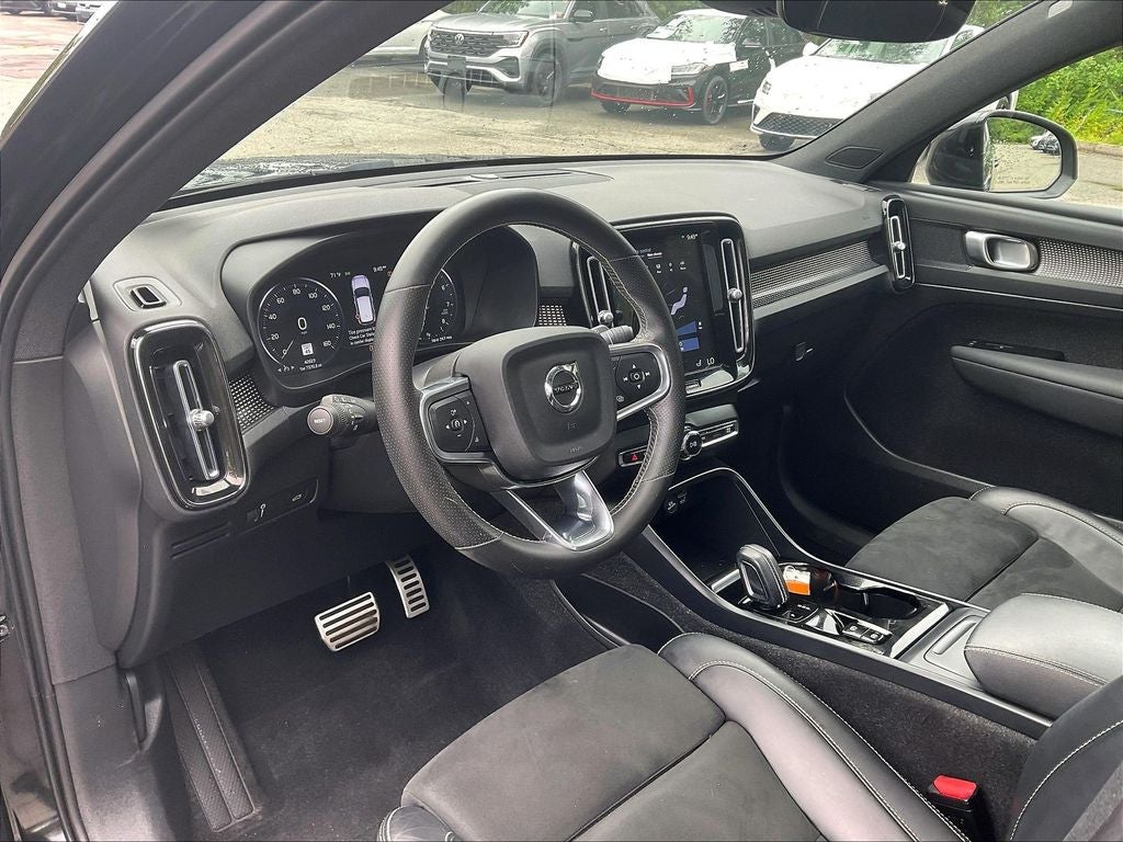 2021 Volvo XC40 R-Design
