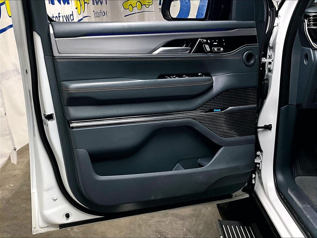 2023 Jeep Grand Wagoneer L Series III