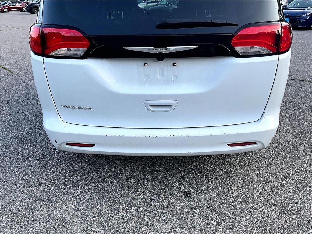 2023 Chrysler Voyager LX