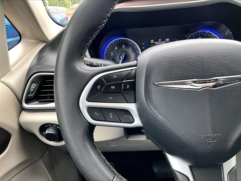 2023 Chrysler Voyager LX