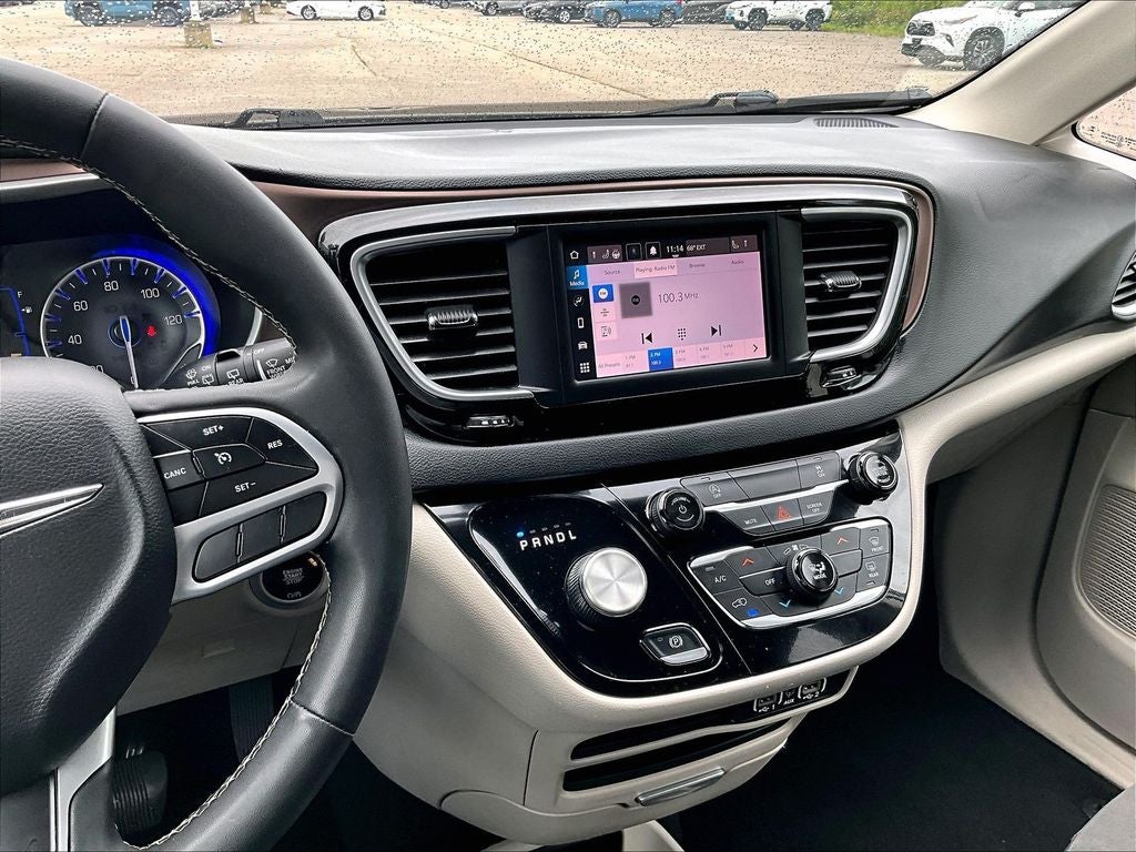 2023 Chrysler Voyager LX