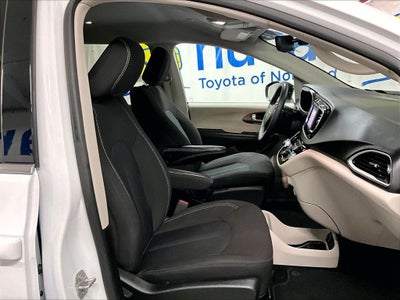 2024 Chrysler Voyager LX