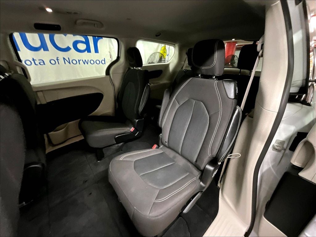 2024 Chrysler Voyager LX