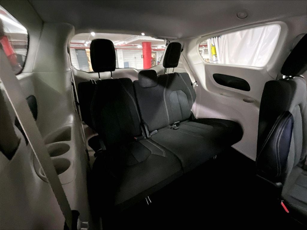 2024 Chrysler Voyager LX