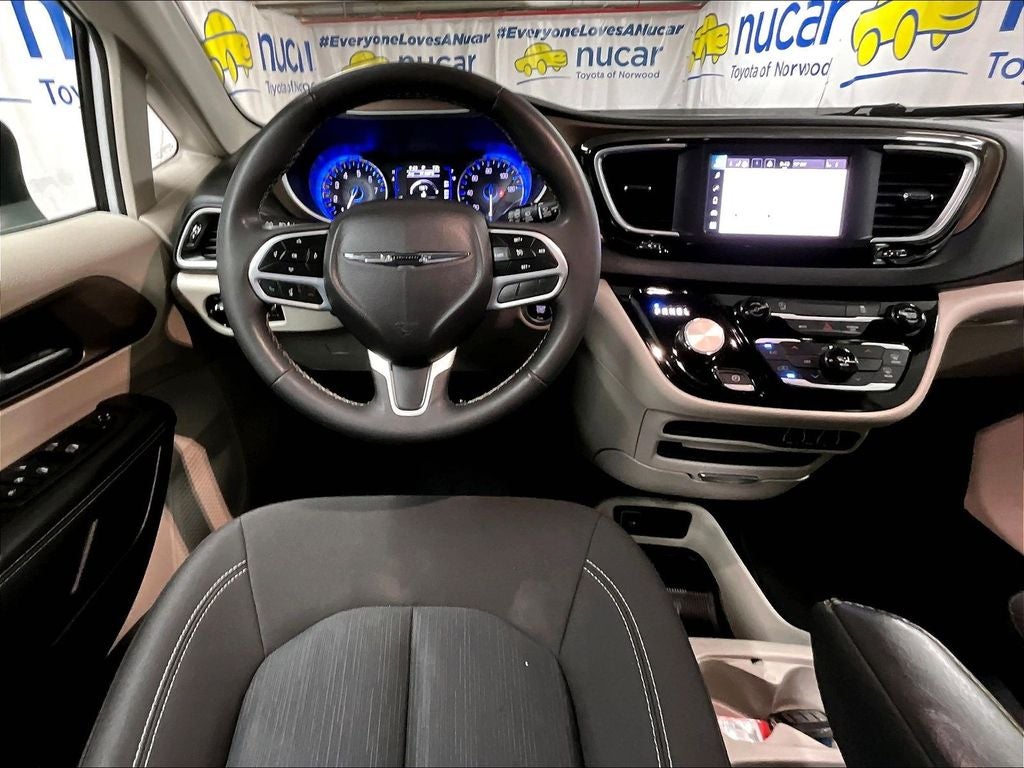 2024 Chrysler Voyager LX