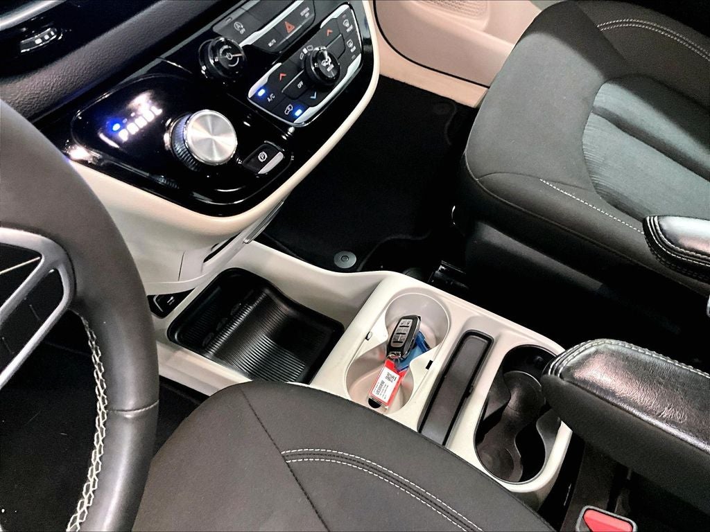 2024 Chrysler Voyager LX