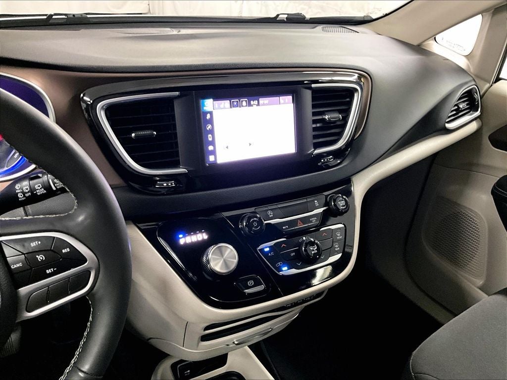 2024 Chrysler Voyager LX