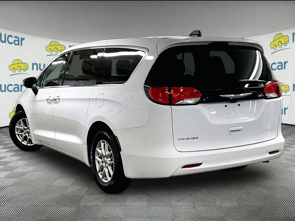 2024 Chrysler Voyager LX