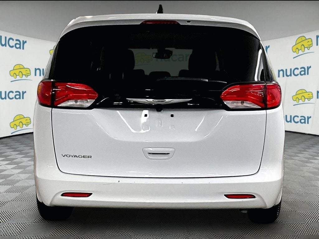 2024 Chrysler Voyager LX