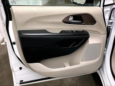2024 Chrysler Voyager LX