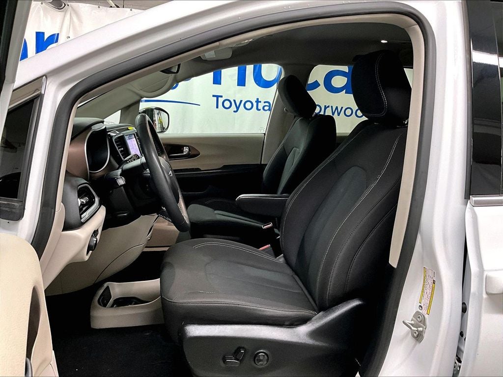 2024 Chrysler Voyager LX