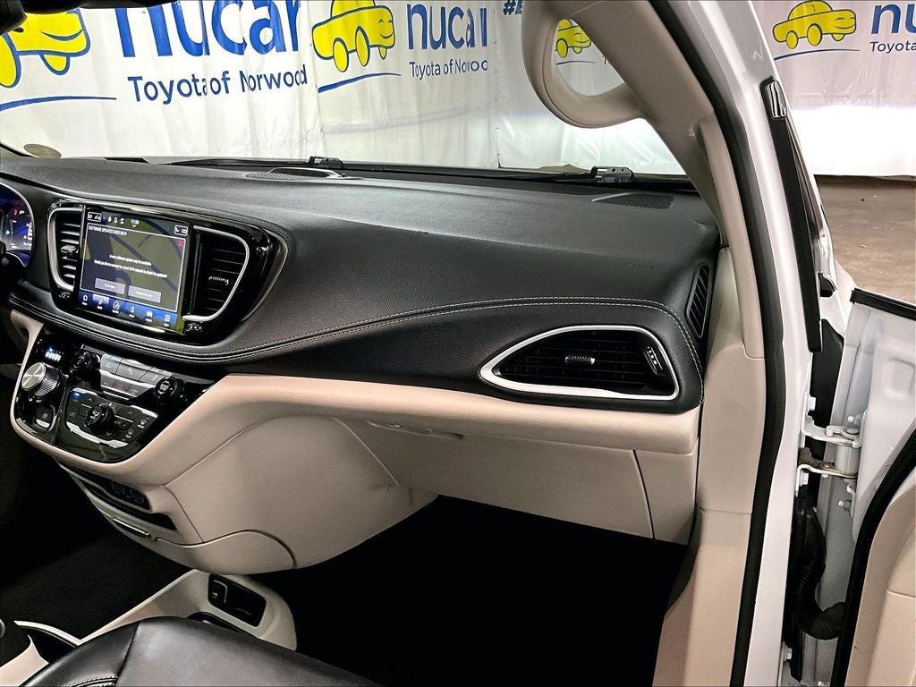 2023 Chrysler Pacifica Hybrid Touring L