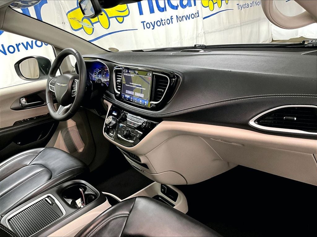 2023 Chrysler Pacifica Hybrid Touring L