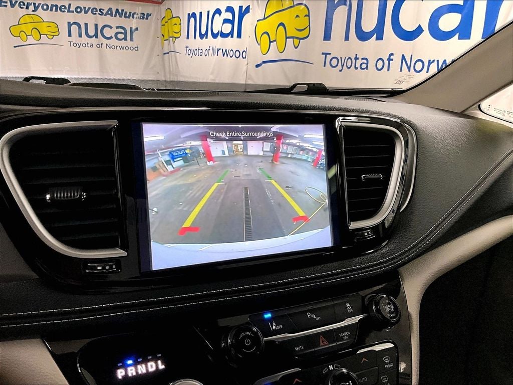 2023 Chrysler Pacifica Hybrid Touring L