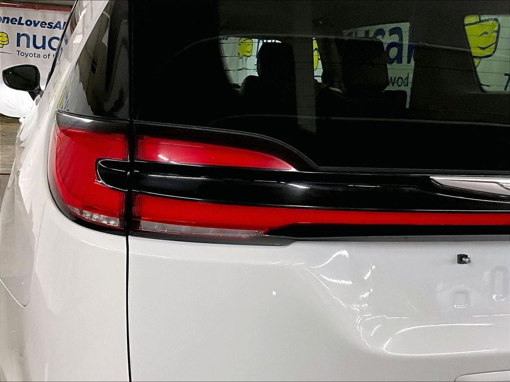 2023 Chrysler Pacifica Hybrid Touring L