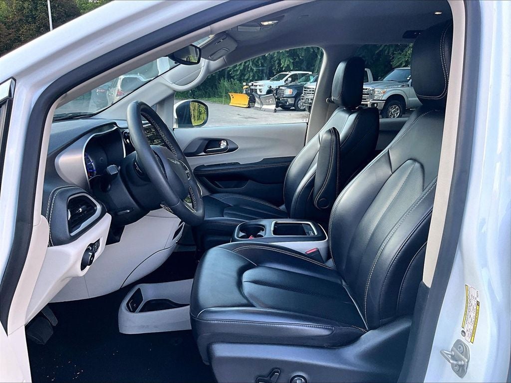 2023 Chrysler Pacifica Hybrid Touring L