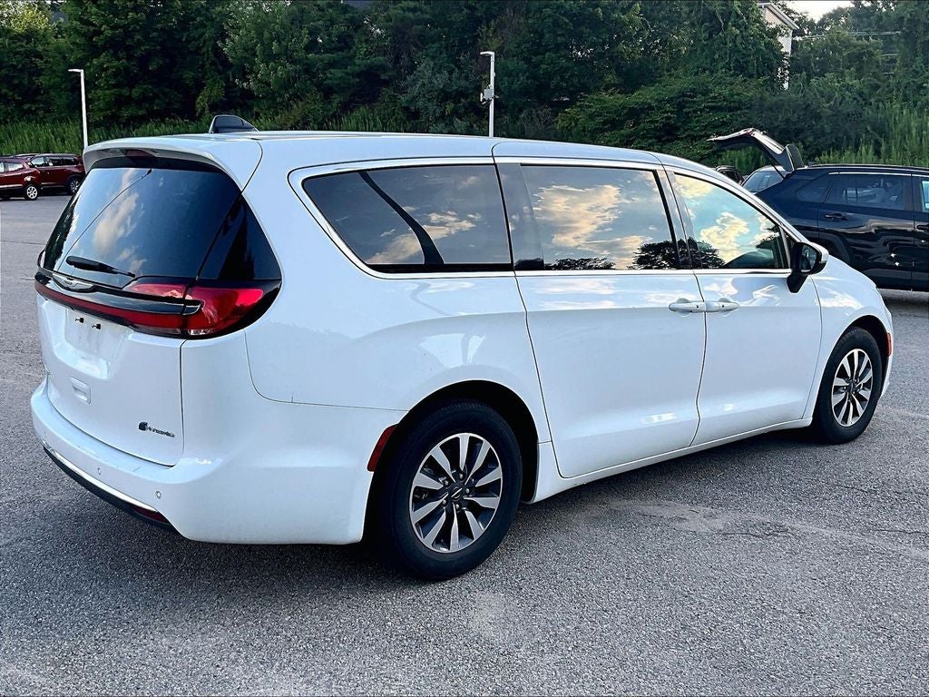 2023 Chrysler Pacifica Hybrid Touring L