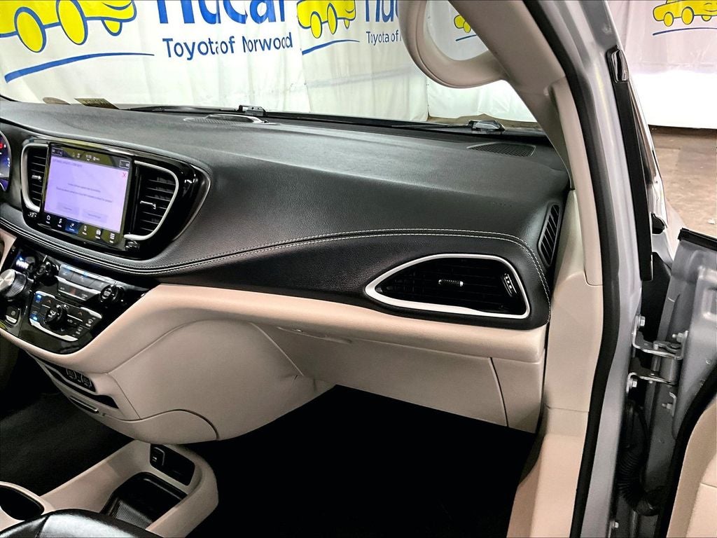 2023 Chrysler Pacifica Hybrid Touring L
