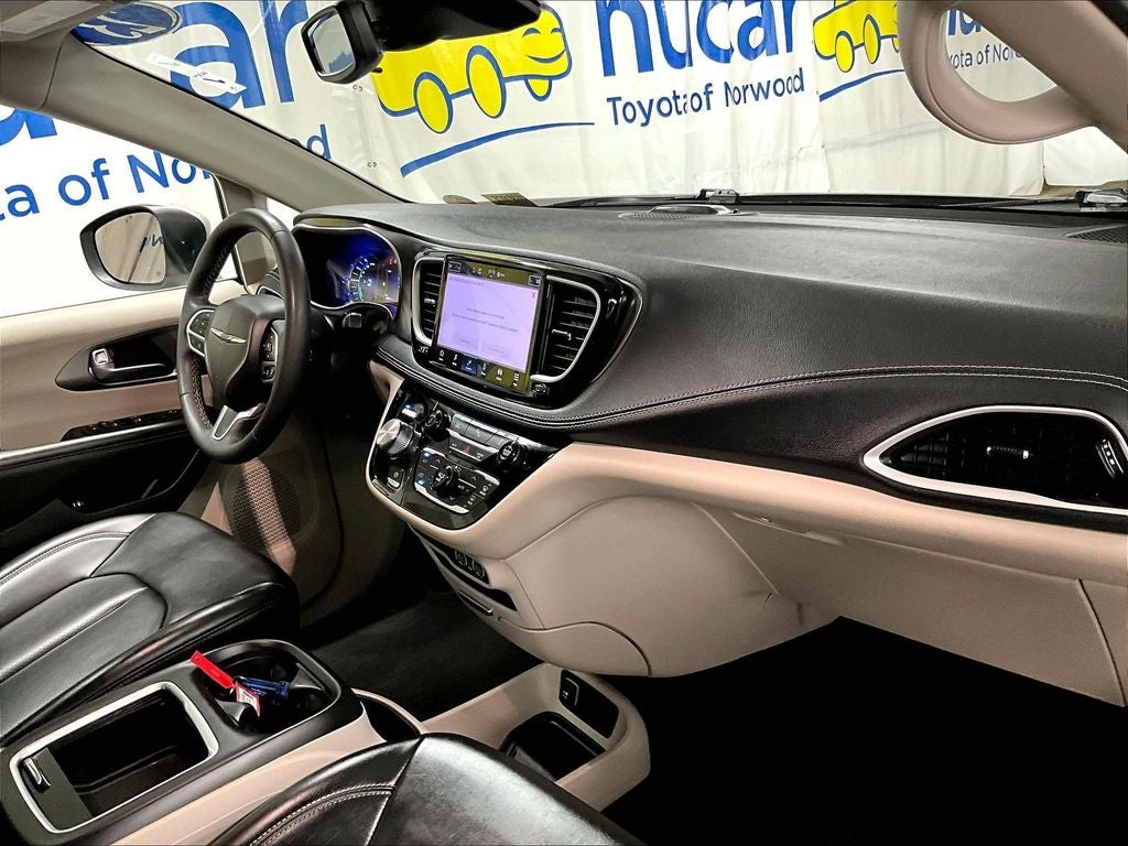 2023 Chrysler Pacifica Hybrid Touring L
