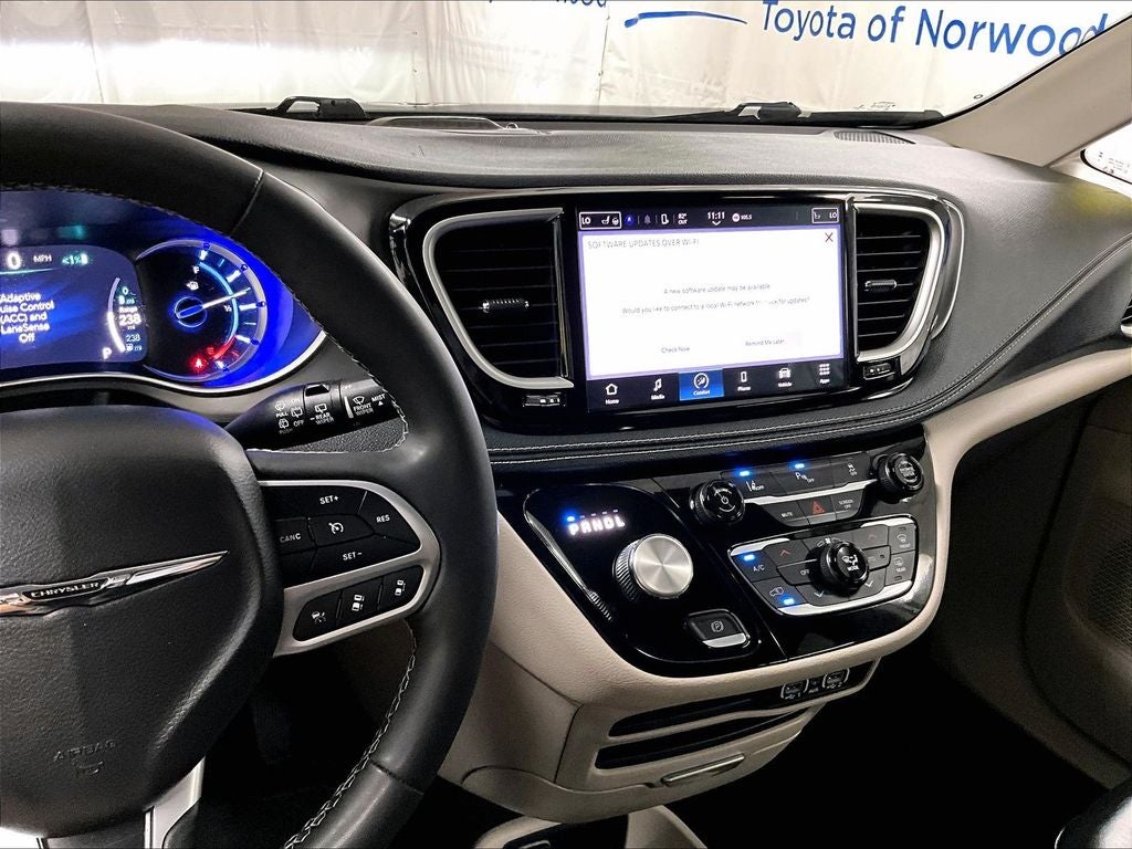 2023 Chrysler Pacifica Hybrid Touring L