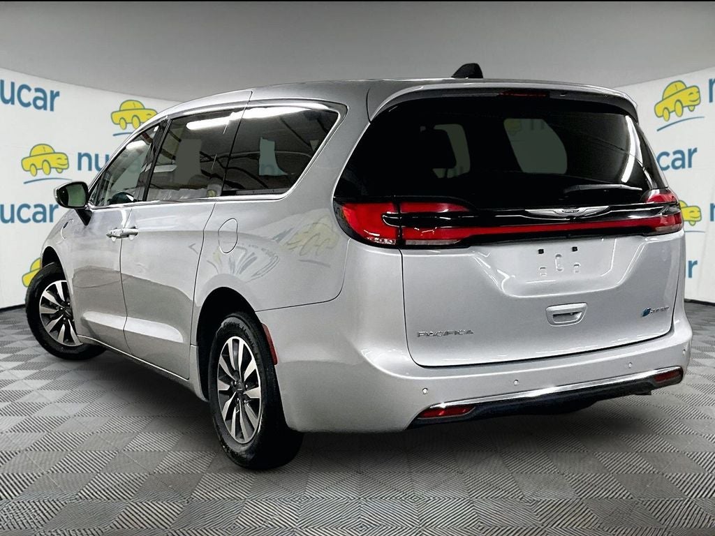 2023 Chrysler Pacifica Hybrid Touring L