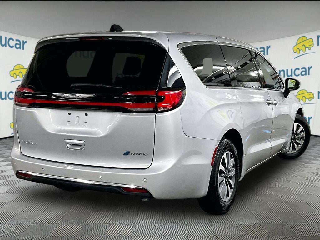 2023 Chrysler Pacifica Hybrid Touring L