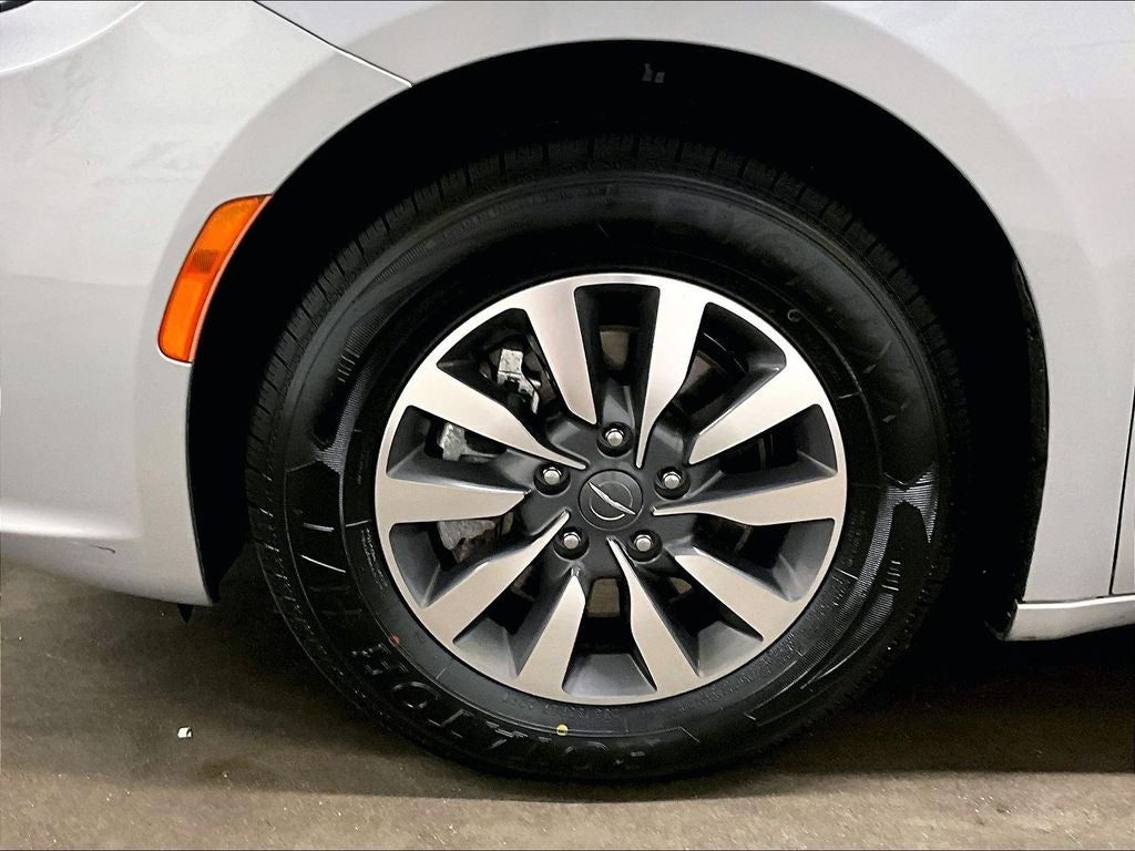 2023 Chrysler Pacifica Hybrid Touring L