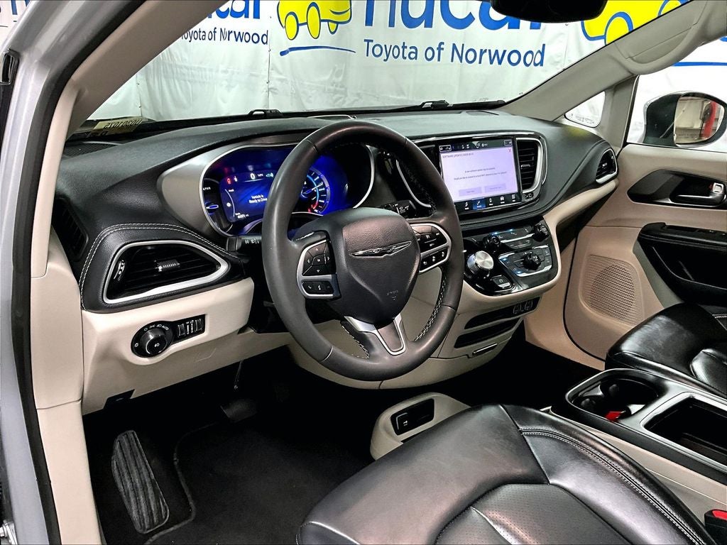 2023 Chrysler Pacifica Hybrid Touring L