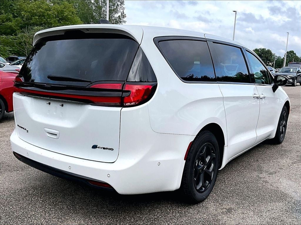 2024 Chrysler Pacifica Hybrid Select S Appearance