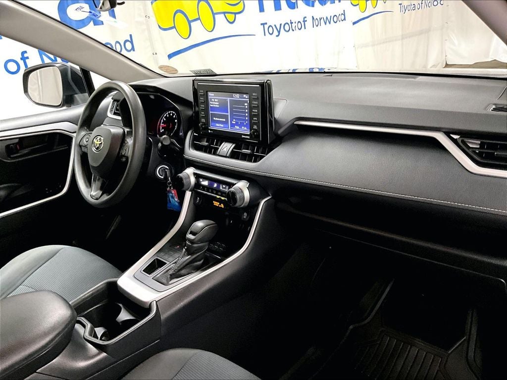 2020 Toyota RAV4 LE