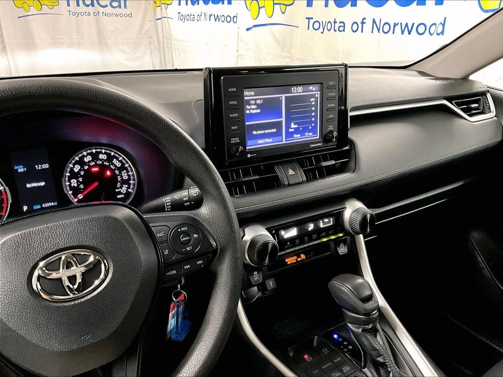 2020 Toyota RAV4 LE