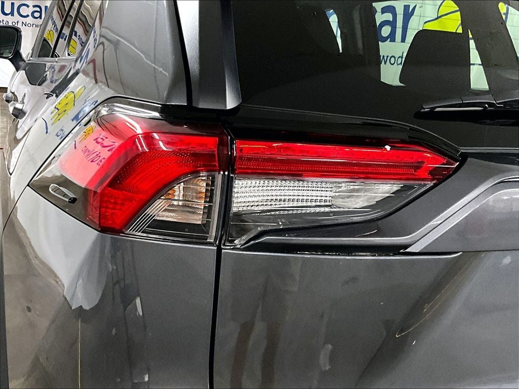 2020 Toyota RAV4 LE