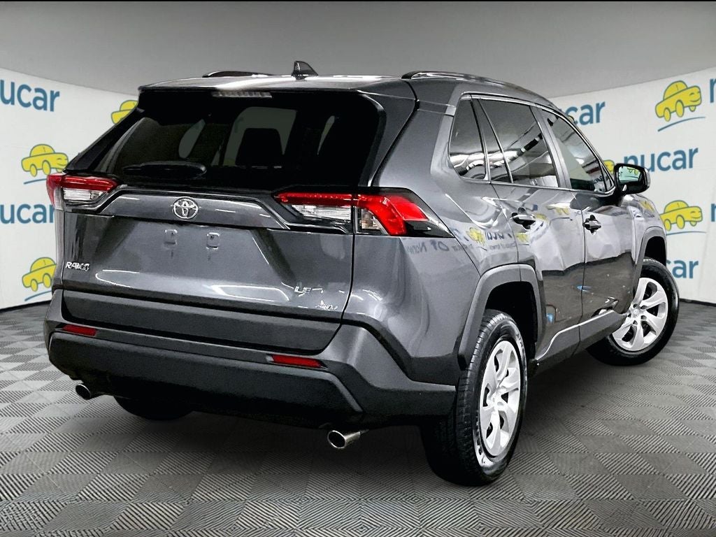 2020 Toyota RAV4 LE