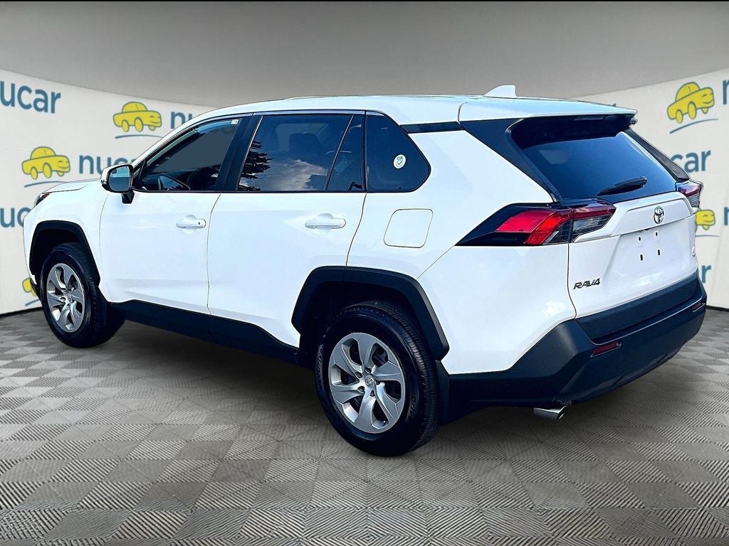 2022 Toyota RAV4 LE