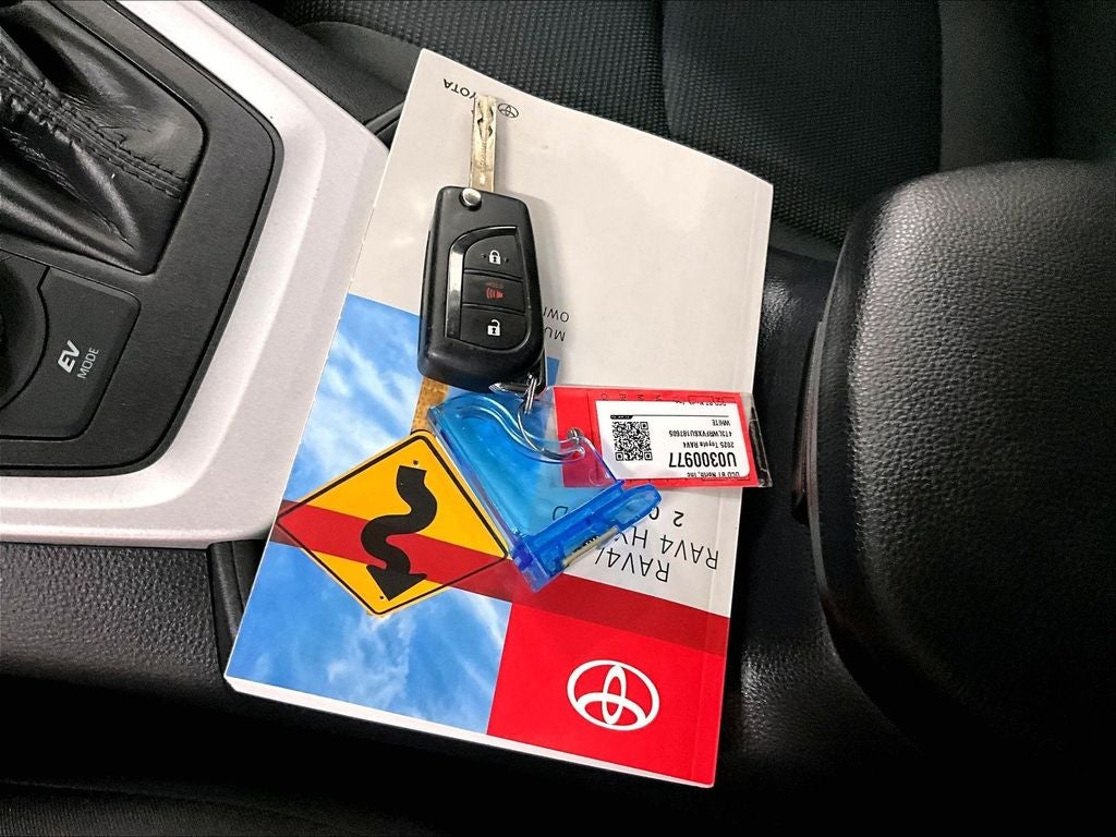 2025 Toyota RAV4 Hybrid LE