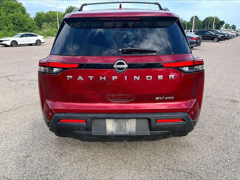 2022 Nissan Pathfinder SV