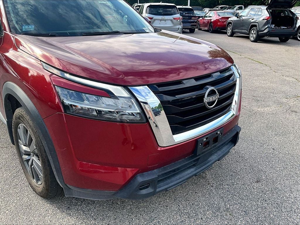2022 Nissan Pathfinder SV