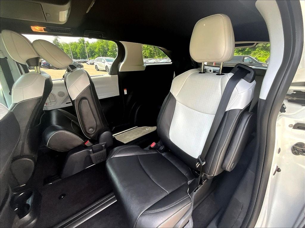 2025 Toyota Sienna XSE 7 Passenger
