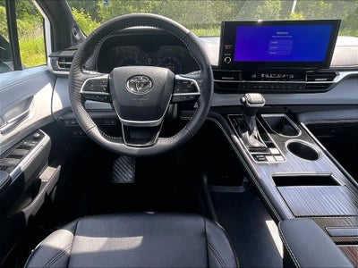 2025 Toyota Sienna XSE 7 Passenger